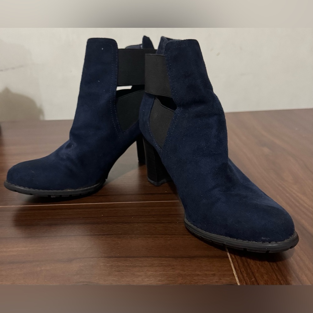 Navy Blue Suede 3 in High Heel Boot, Attention size 8 with elastic bands & stud - Picture 2 of 6